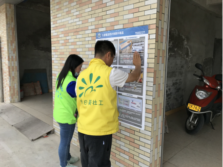 阜沙鎮(zhèn)禁毒信息〔2020〕第167期--阜沙禁毒宣傳進公交站、進廠企、進廣場（2020.11.17 