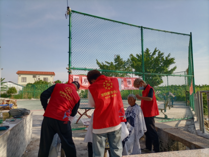 阜沙鎮(zhèn)禁毒信息〔2021〕第84期--【阜沙禁毒】開(kāi)展禁毒宣傳公益活動(dòng) 社戒人員參與愛(ài)心義剪(202