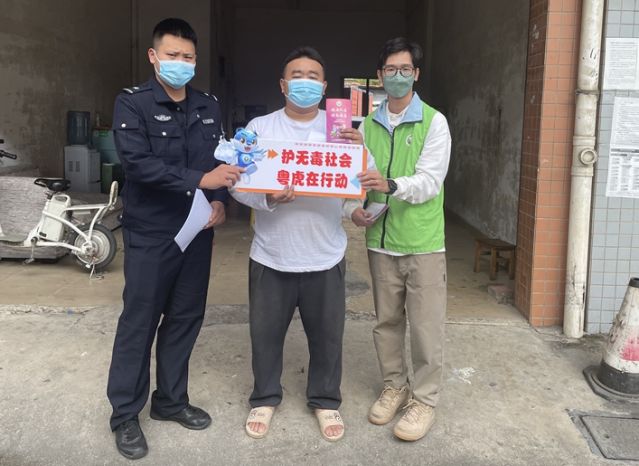 三鄉(xiāng)鎮(zhèn)開展“禁毒知識進物流，安全寄遞無隱患”宣傳活動圖片3_副本.jpg