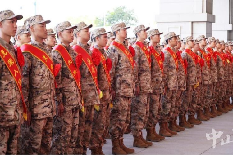 青春披甲赴軍營！中山歡送數(shù)百新兵入伍